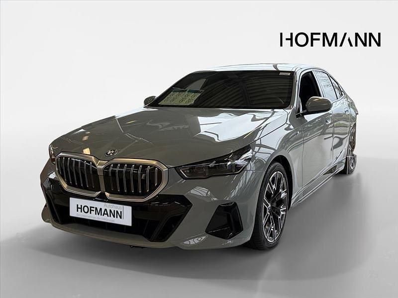 M brooklyn grau metallic Gebraucht 2024 BMW i5 Sport Line Limousine | 61.740 € - Bild 1/3