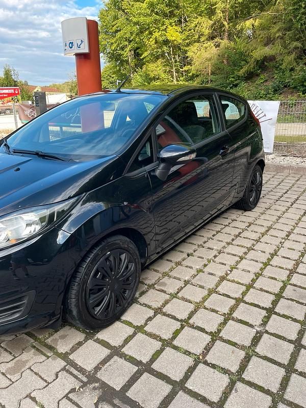 Gebraucht Ford Fiesta 100 PS (73 kW) 2014 Schwarz Kleinwagen