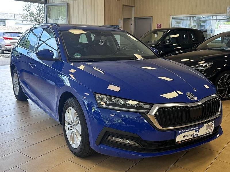 Blau Gebraucht 2022 Skoda Octavia Ambition Kombi | 22.340 € (Guter Preis) - Bild 1/4