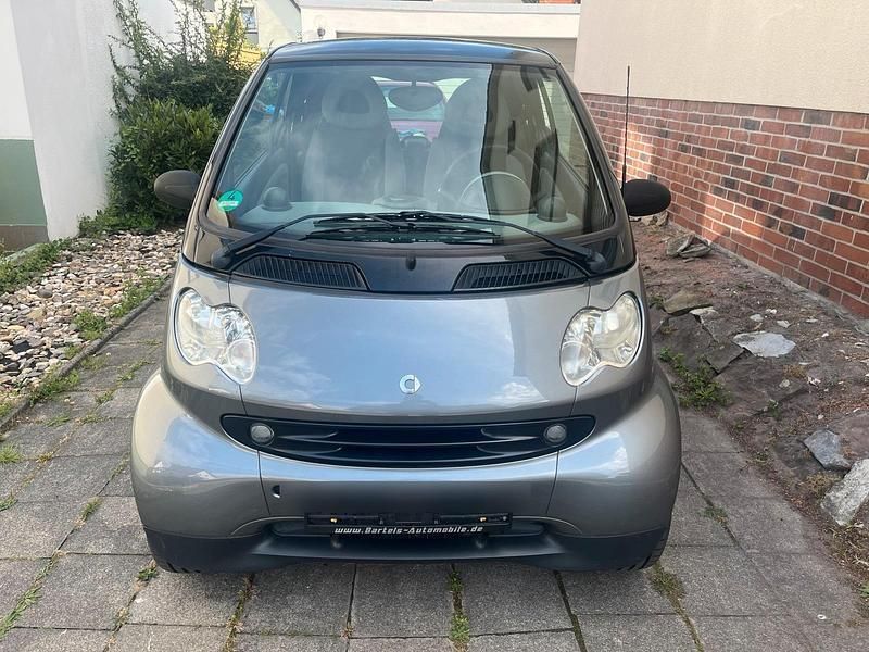 Grau Gebraucht 2006 Smart ForTwo Coupé Kleinwagen | 2.380 € (Fairer Preis) - Bild 1/4