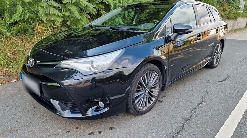 Schwarz Gebraucht 2017 Toyota Avensis Comfort Kombi | 13.000 € (Fairer Preis) - Bild 1/4