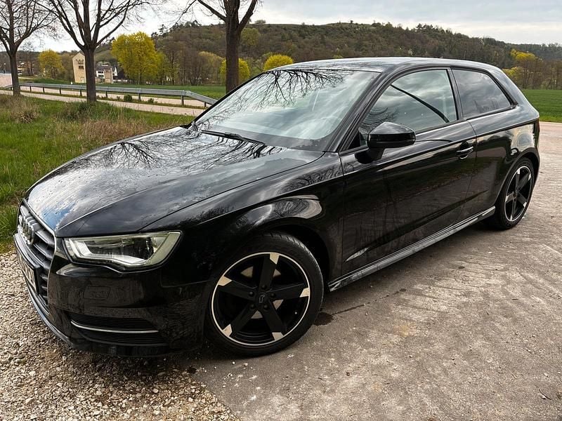 Second-hand Audi A3 110 CP (80 kW) 2014 Negru Hatchback