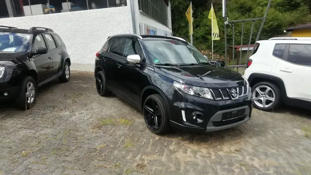Gebraucht Suzuki Vitara Comfort+ 140 PS (102 kW) 2016 Schwarz SUV