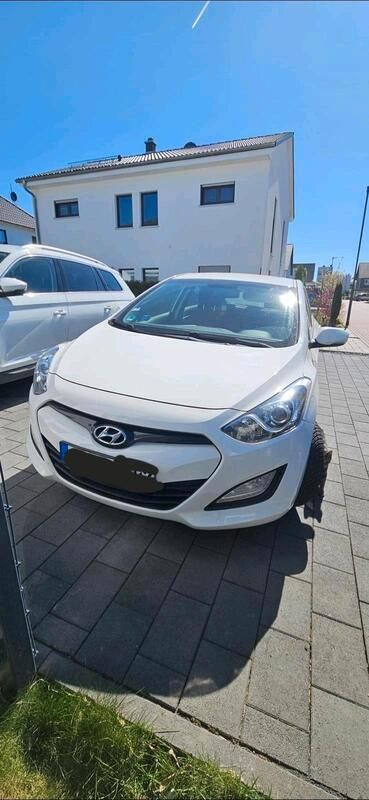 Weiß Gebraucht 2014 Hyundai i30 Edition Kleinwagen | 8.200 € (Fairer Preis) - Bild 1/4