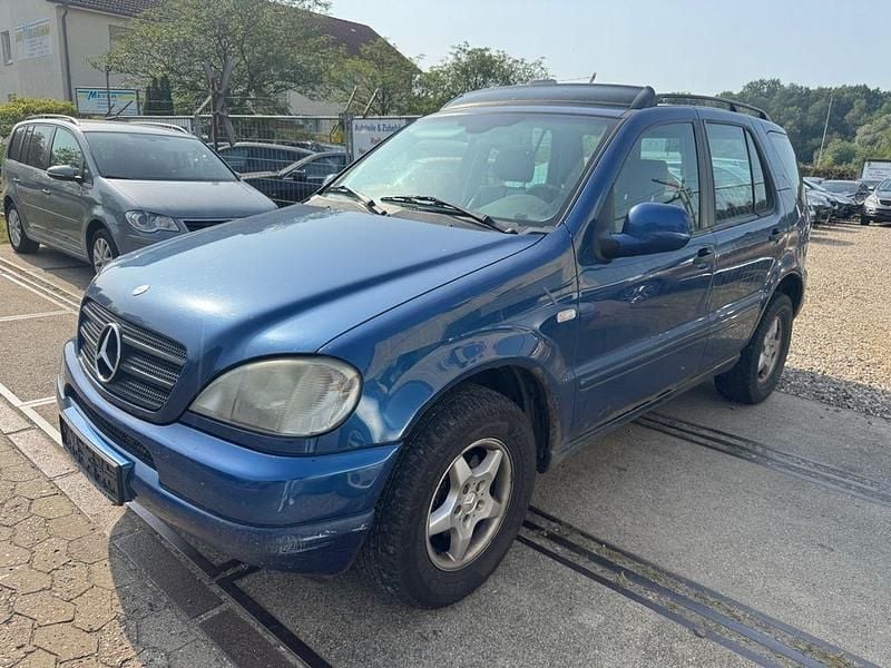 Jaspisblau metalliclack Gebraucht 2001 Mercedes ML270 SUV | 2.450 € (Guter Preis) - Bild 1/4
