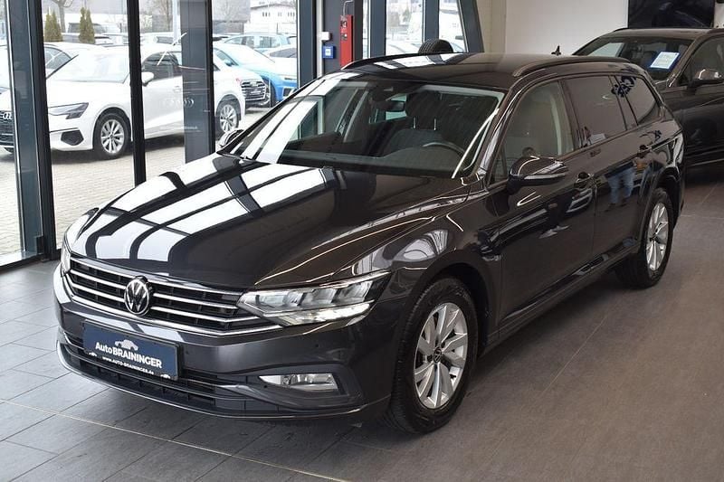 Gebraucht VW Passat 150 PS (110 kW) 2021 Grau Kombi