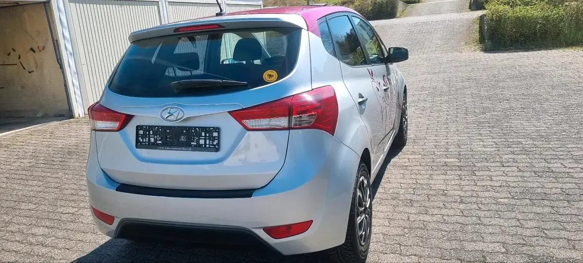 Gebraucht Hyundai ix20 90 PS (66 kW) 2011 Silber Kleinwagen