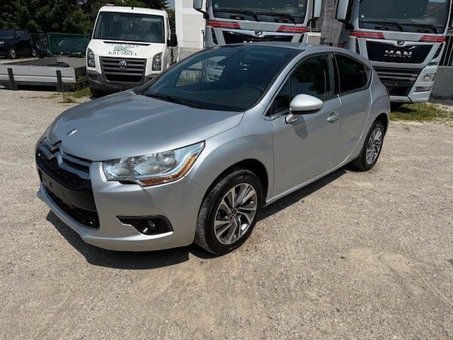 Grau Gebraucht 2015 Citroën DS4 Kleinwagen | 7.600 € (Guter Preis) - Bild 1/4