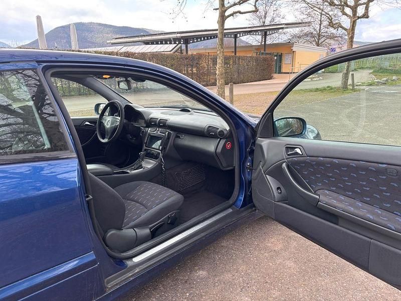 Gebraucht Mercedes C220 143 PS (105 kW) 2002 Blau Coupé