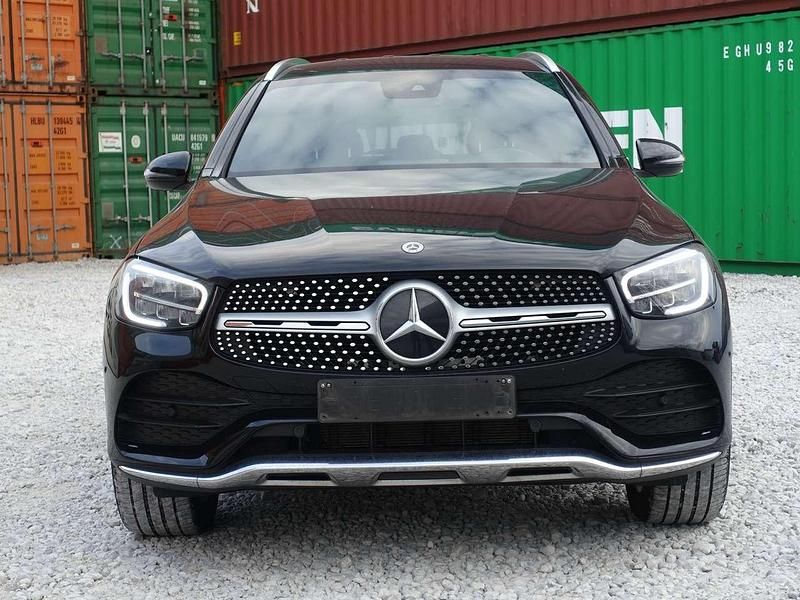 Gebraucht Mercedes GLC300 194 PS (142 kW) 2022 Ung. schwarz  unilack SUV