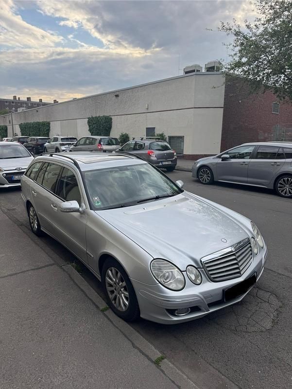 Silber Gebraucht 2007 Mercedes E220 Kombi | 2.899 € (Superpreis) - Bild 1/4