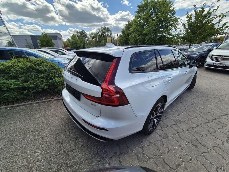 Używany Volvo V60 Plus 197 KM (144 kW) 2024 Biały Kombi