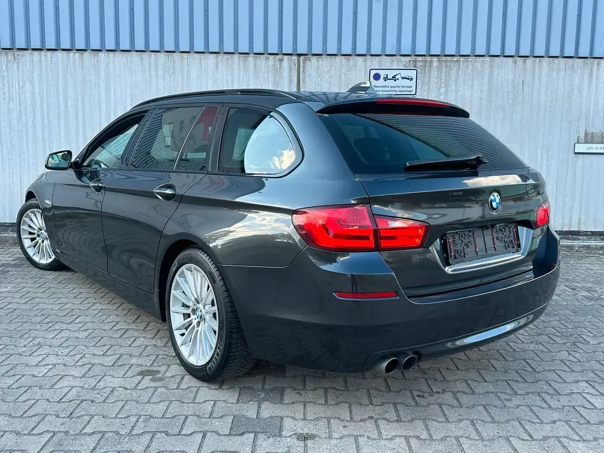 Gebraucht BMW 525 204 PS (150 kW) 2011 Grau Kombi
