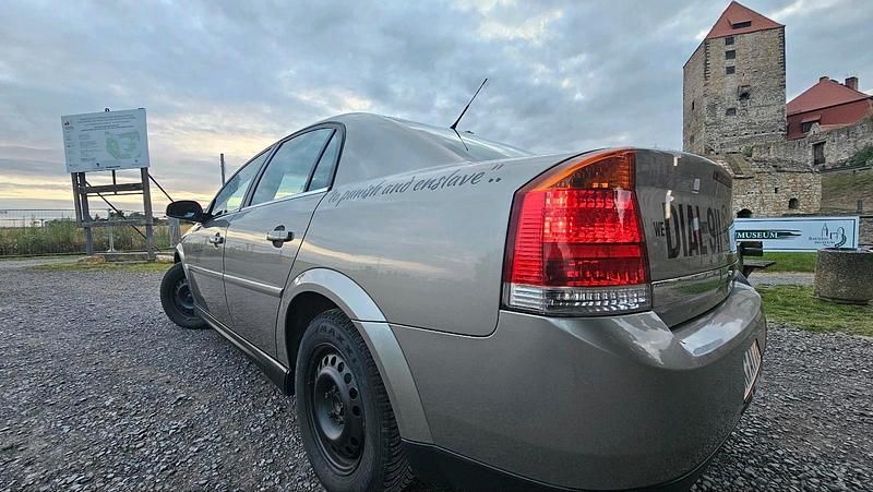 Silber Gebraucht 2003 Opel Vectra Limousine | 1.999 € (Fairer Preis) - Bild 1/4