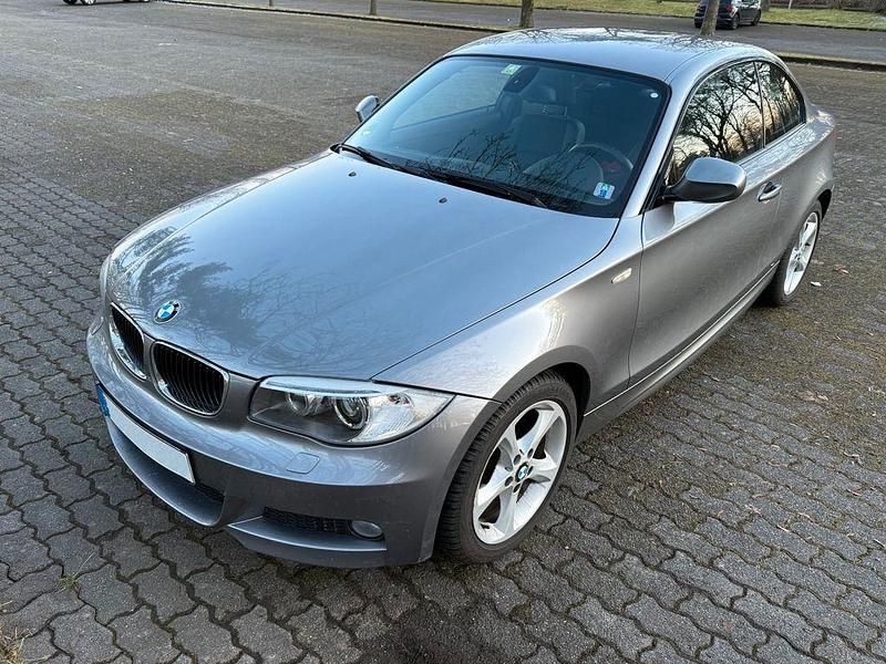 Gebraucht BMW 120 Sport Line 177 PS (130 kW) 2012 Grau Kleinwagen