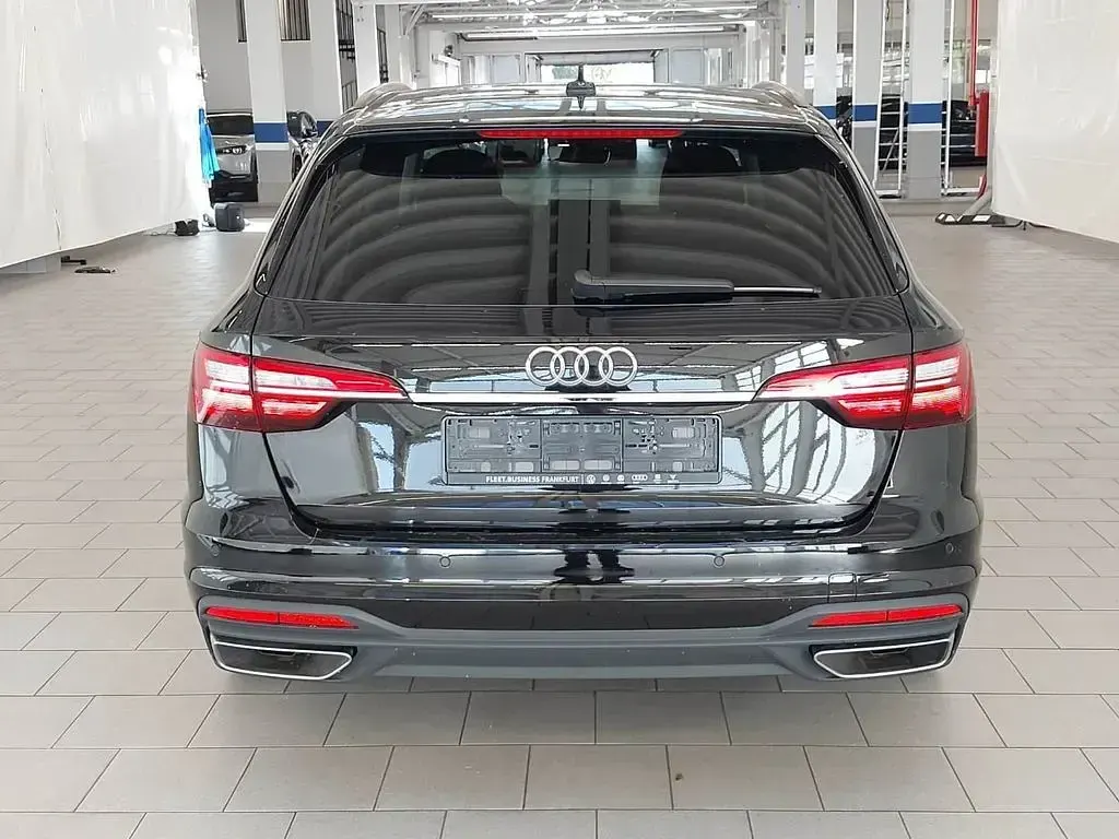 Second-hand Audi A4 150 CP (110 kW) 2023 Negru Berlinǎ