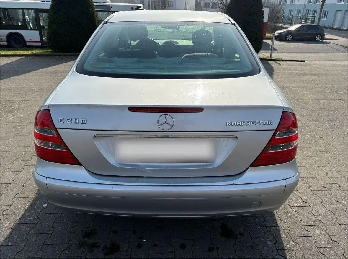 Occasion Mercedes E200 Classic 163 ch (119 kW) 2002 Argent Berline