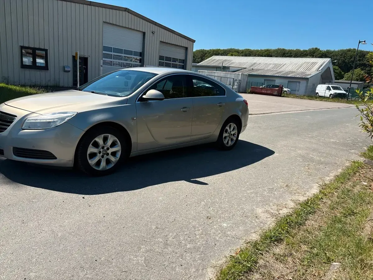 Używany Opel Insignia 115 KM (84 kW) 2010 Szary Sedan/Limuzyna