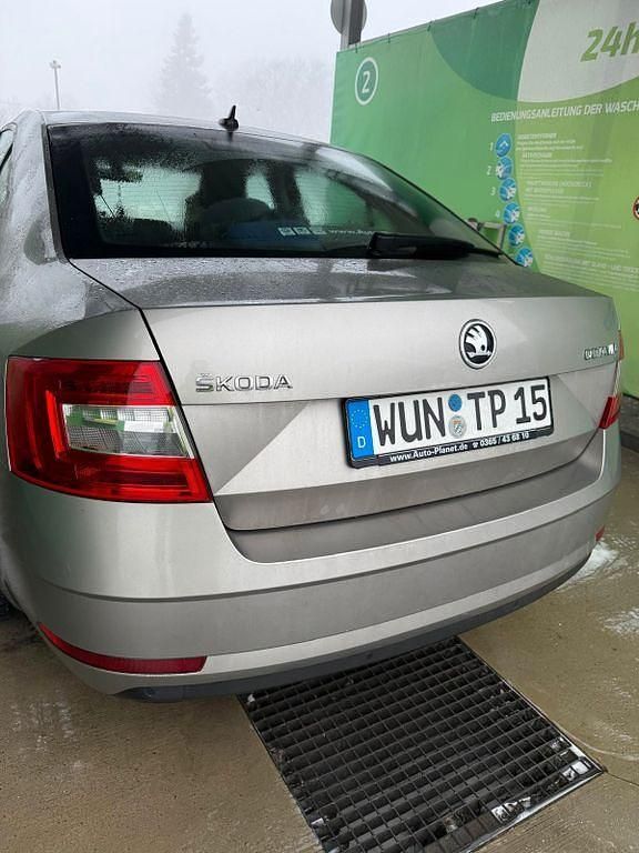 Gebraucht Skoda Octavia Ambition 150 PS (110 kW) 2017 Beige Limousine