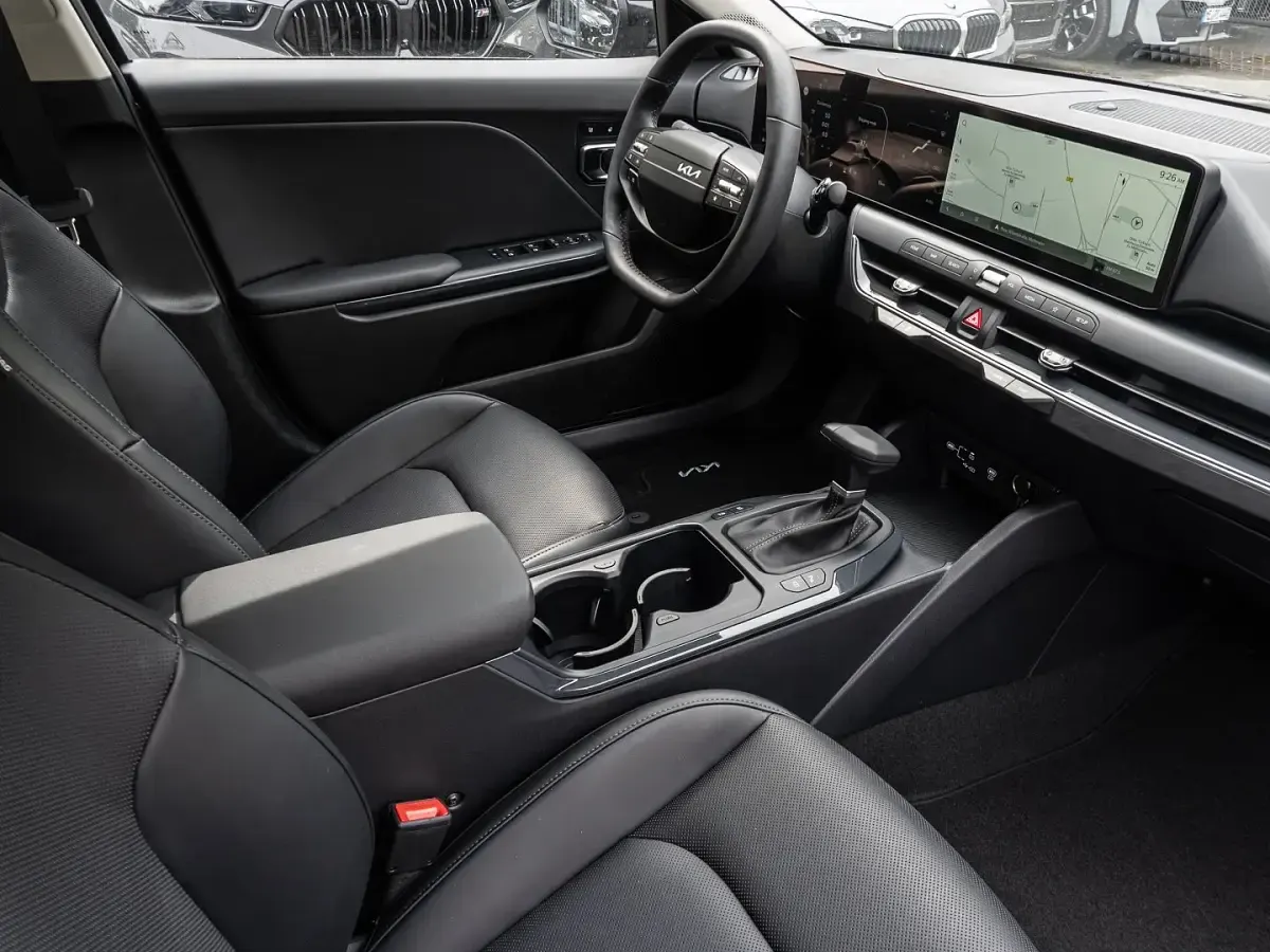 Neu Kia K4 Comfort 150 PS (110 kW) 2026 Schwarz Limousine