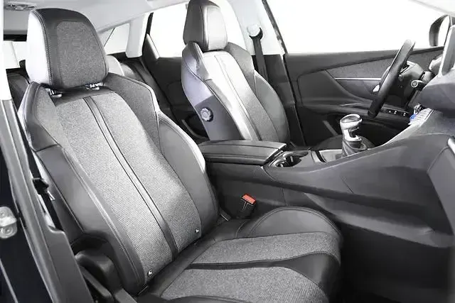 Gebraucht Peugeot 3008 Allure 131 PS (96 kW) 2018 Grau SUV