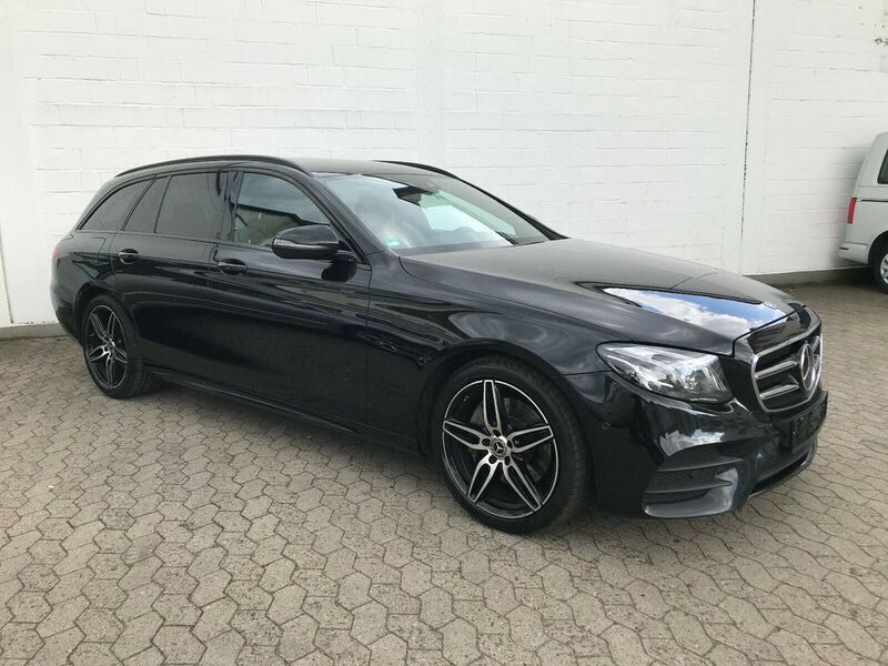 Schwarz metallic Gebraucht 2017 Mercedes E220 AMG line Kombi | 32.500 € - Bild 1/4