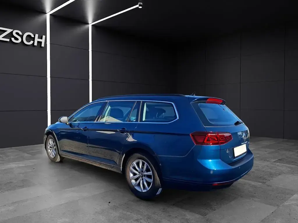 Gebraucht VW Passat Business 150 PS (110 kW) 2022 Aquamarinblau metallic Kombi