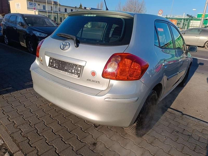 Gebraucht Toyota Auris Sol 97 PS (71 kW) 2008 Silver metallic Kleinwagen