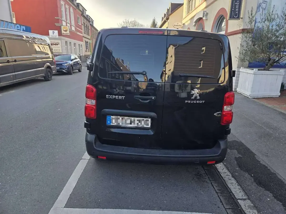 Gebraucht Peugeot Expert Premium 150 PS (110 kW) 2021 Schwarz Van
