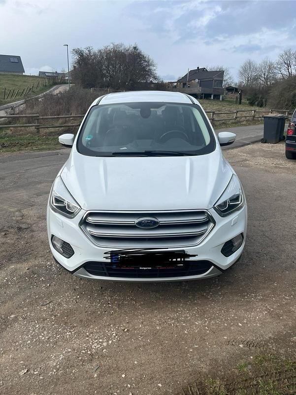 Gebraucht Ford Kuga Titanium 150 PS (110 kW) 2018 Weiß SUV