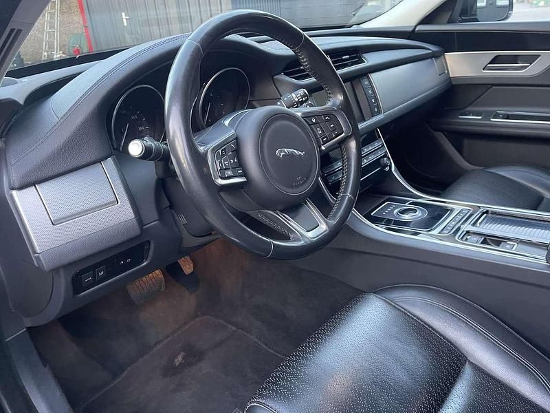 Gebraucht Jaguar XF Sportbrake 179 PS (131 kW) 2018 Schwarz Kombi