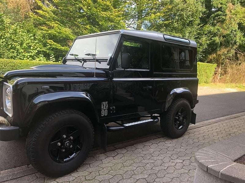 Schwarz Gebraucht 2015 Land Rover Defender SE SUV | 52.750 € (Superpreis) - Bild 1/4