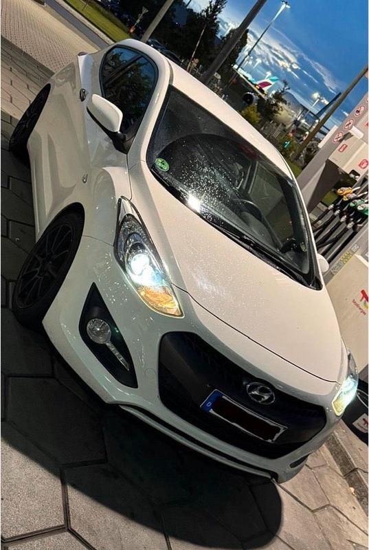 Gebraucht Hyundai i30 99 PS (72 kW) 2013 Weiß Coupé