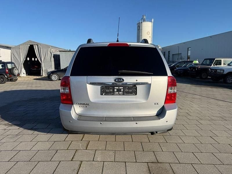 Gebraucht Kia Carnival 185 PS (136 kW) 2009 Silber Van / Kleinbus