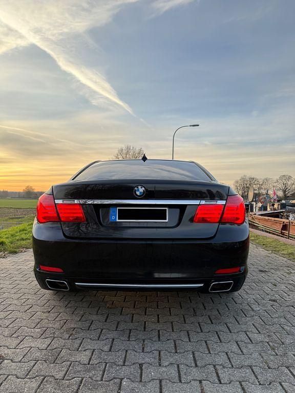 Gebraucht BMW 740 Shadowline 306 PS (225 kW) 2011 Schwarz Limousine