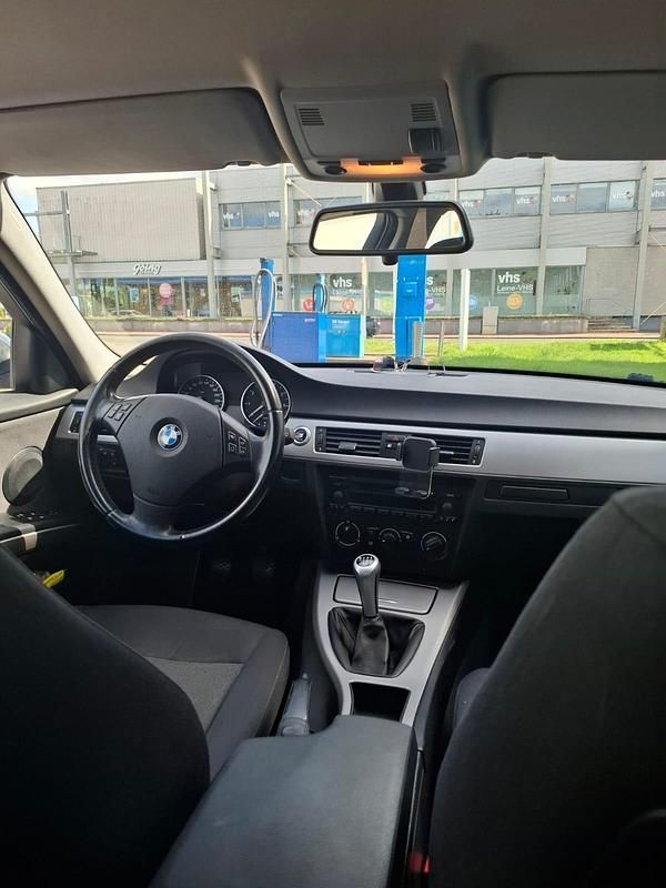 Gebraucht BMW 318 129 PS (94 kW) 2006 Grau Limousine