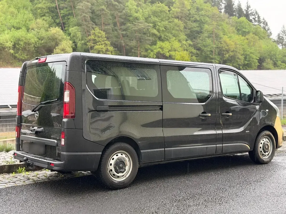 Gebraucht Opel Vivaro 145 PS (106 kW) 2017 Schwarz Van / Kleinbus