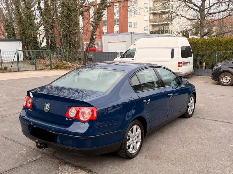 Gebraucht VW Passat 140 PS (102 kW) 2008 Blau Limousine
