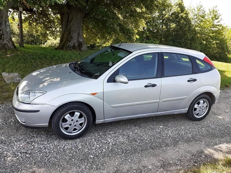 Gebraucht Ford Focus 100 PS (73 kW) 2002 Silber Kleinwagen