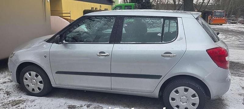 Gebraucht Skoda Fabia Classic 60 PS (44 kW) 2011 Silber Limousine