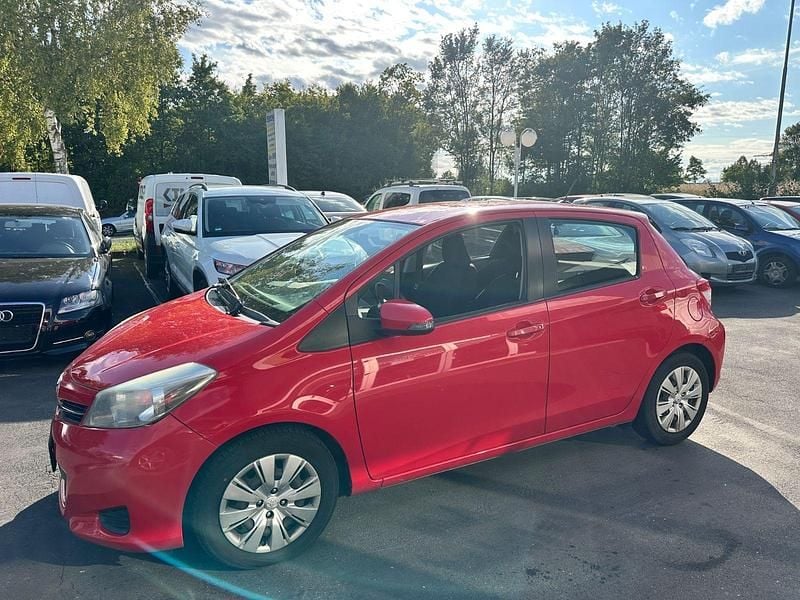 Rot Gebraucht 2012 Toyota Yaris Life Kleinwagen | 4.600 € (Etwas zu teuer) - Bild 1/4