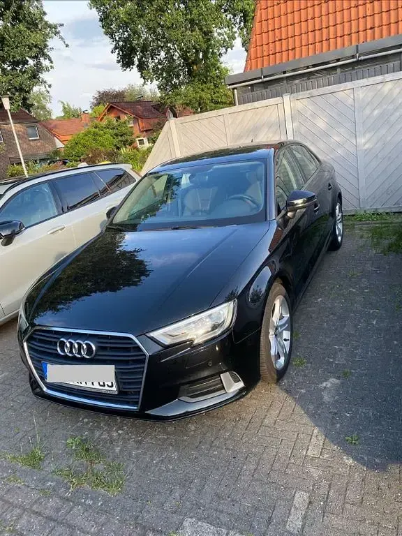 Gebraucht Audi A3 Comfort 116 PS (85 kW) 2018 Schwarz Limousine