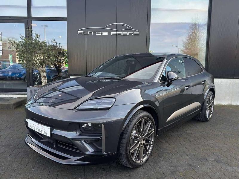 Grau Gebraucht 2024 Porsche Macan Turbo SUV | 109.999 € (Superpreis) - Bild 1/4