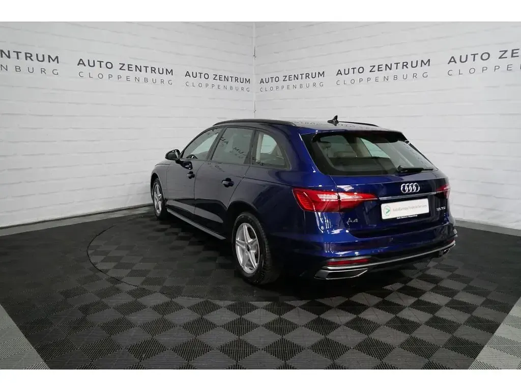 Gebraucht Audi A4 Advanced 163 PS (119 kW) 2022 Blau Limousine
