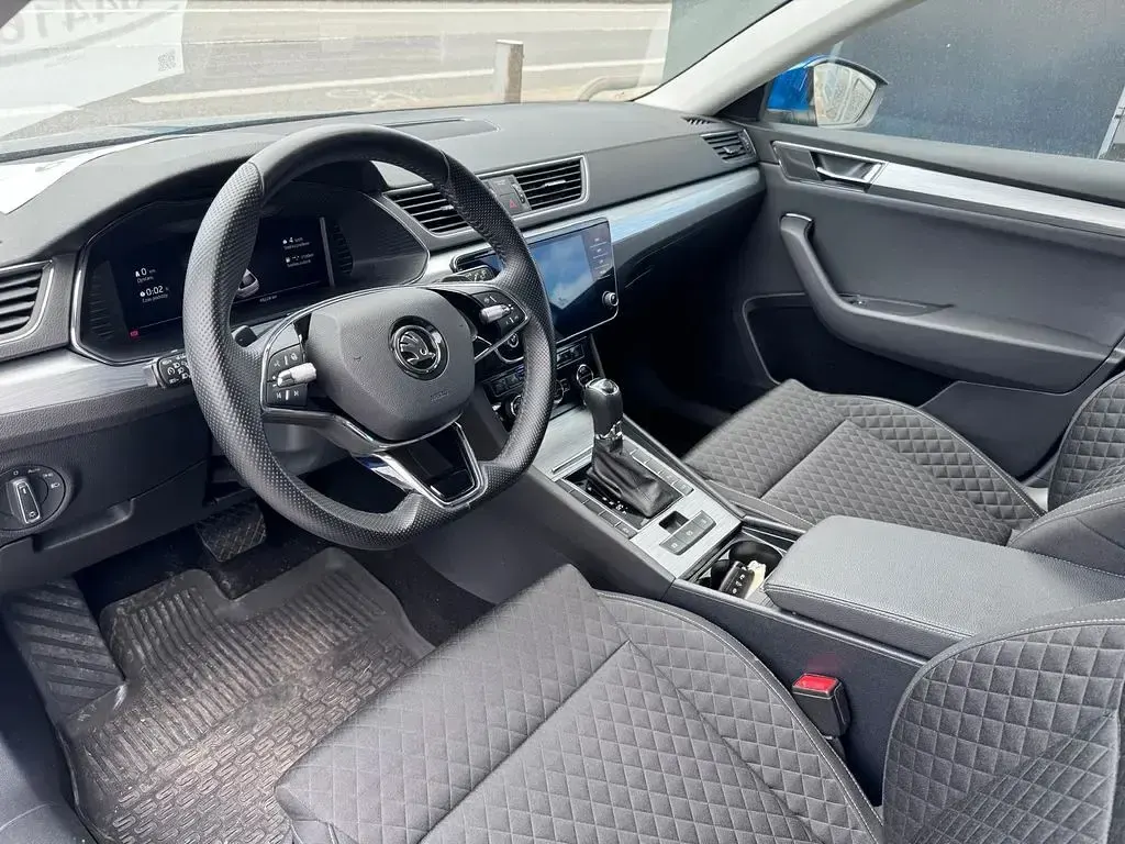 Gebraucht Skoda Superb Ambition 150 PS (110 kW) 2024 Blau Kombi