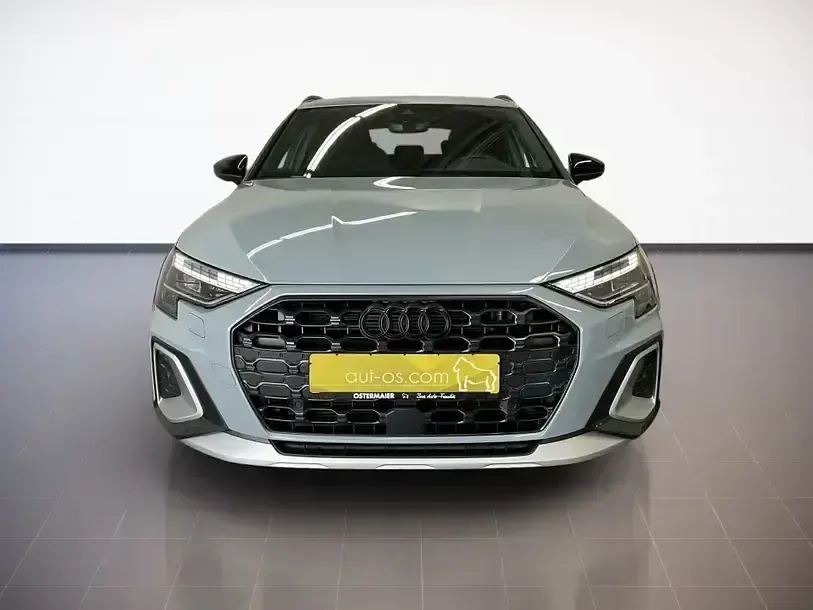 Gebraucht Audi A3 Sport 150 PS (110 kW) 2024 Pfeilgrau perleffekt Limousine