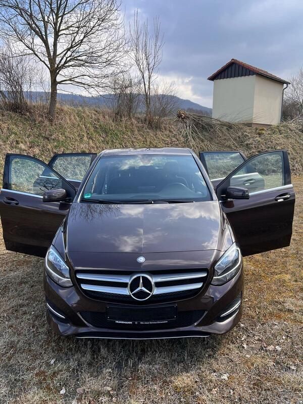 Braun Gebraucht 2015 Mercedes B180 Van / Kleinbus | 10.500 € (Superpreis) - Bild 1/4
