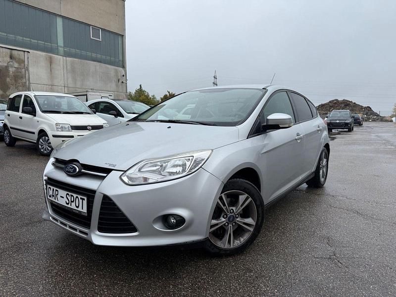 Gebraucht Ford Focus Trend 125 PS (91 kW) 2011 Silber Limousine