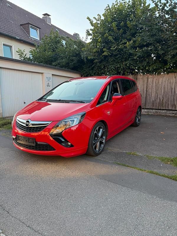 Rot Gebraucht 2016 Opel Zafira OPC Van / Kleinbus | 6.799 € (Superpreis) - Bild 1/4