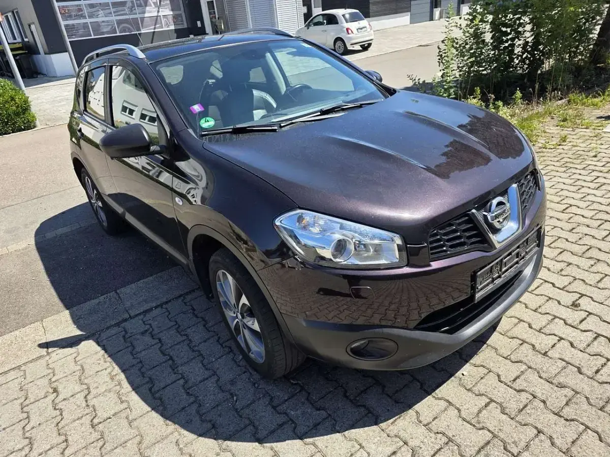 Gebraucht Nissan Qashqai Visia 141 PS (103 kW) 2012 Violett SUV